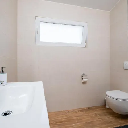 3 Bedroom Lovely In Galizana