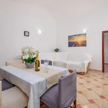 3 Bedroom Lovely In * Galizana