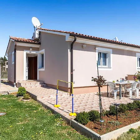 3 Bedroom Lovely In Holiday home Galizana