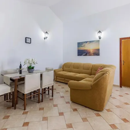 3 Bedroom Lovely In Holiday home *