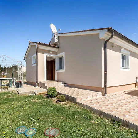 3 Bedroom Lovely In Casa de Férias *