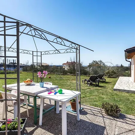 3 Bedroom Lovely In Casa de Férias *